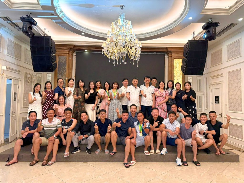 Khoảnh khắc thắt chặt tình đoàn kết của gia đình CPCTM trong đêm Gala