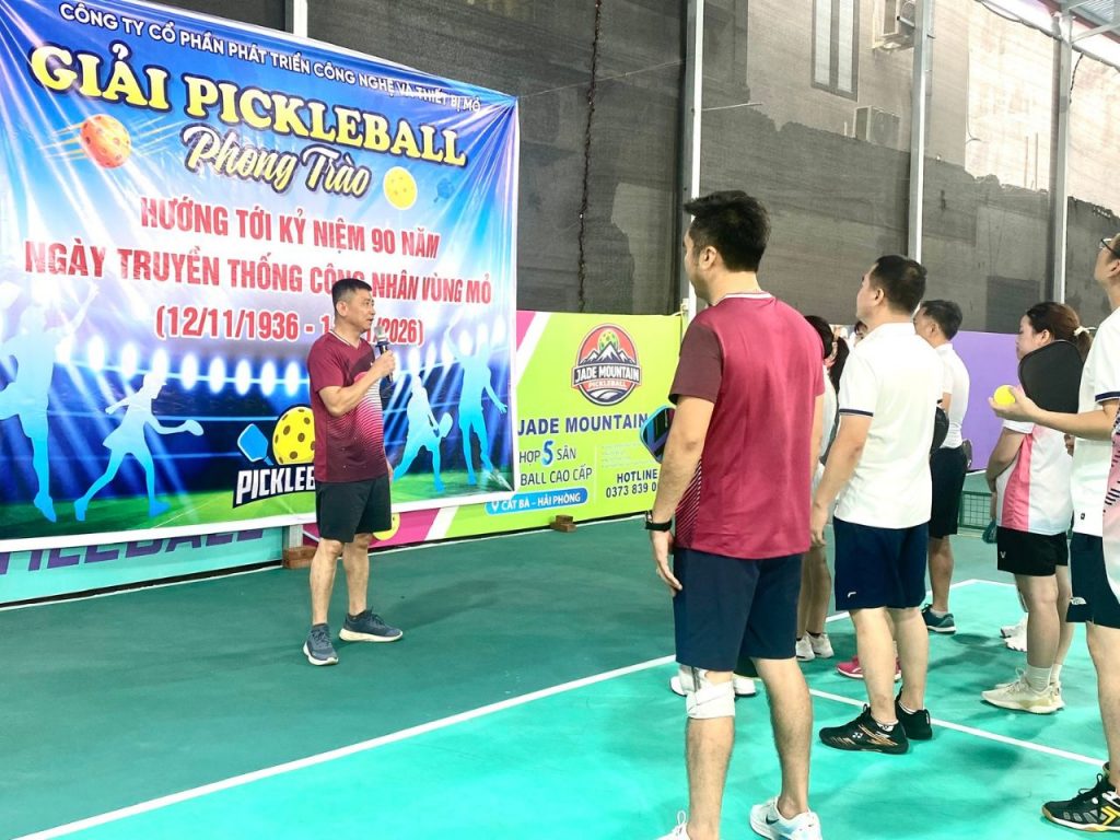 Giám đốc Công ty phát biểu khai mạc Giải Pickleball Phong trào 2026